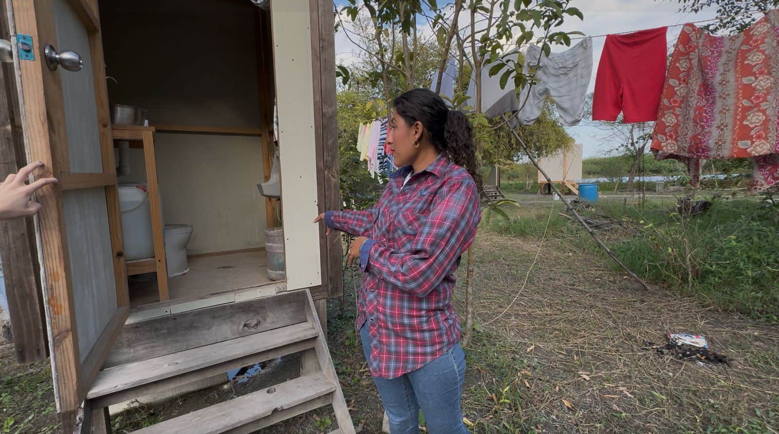¿Cómo un baño puede transformar una vida? Conoce a Claudia